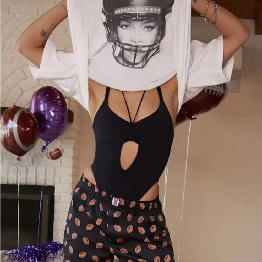 Rihanna SuperBowl RARE Savage X Fenty White Graphic Tee